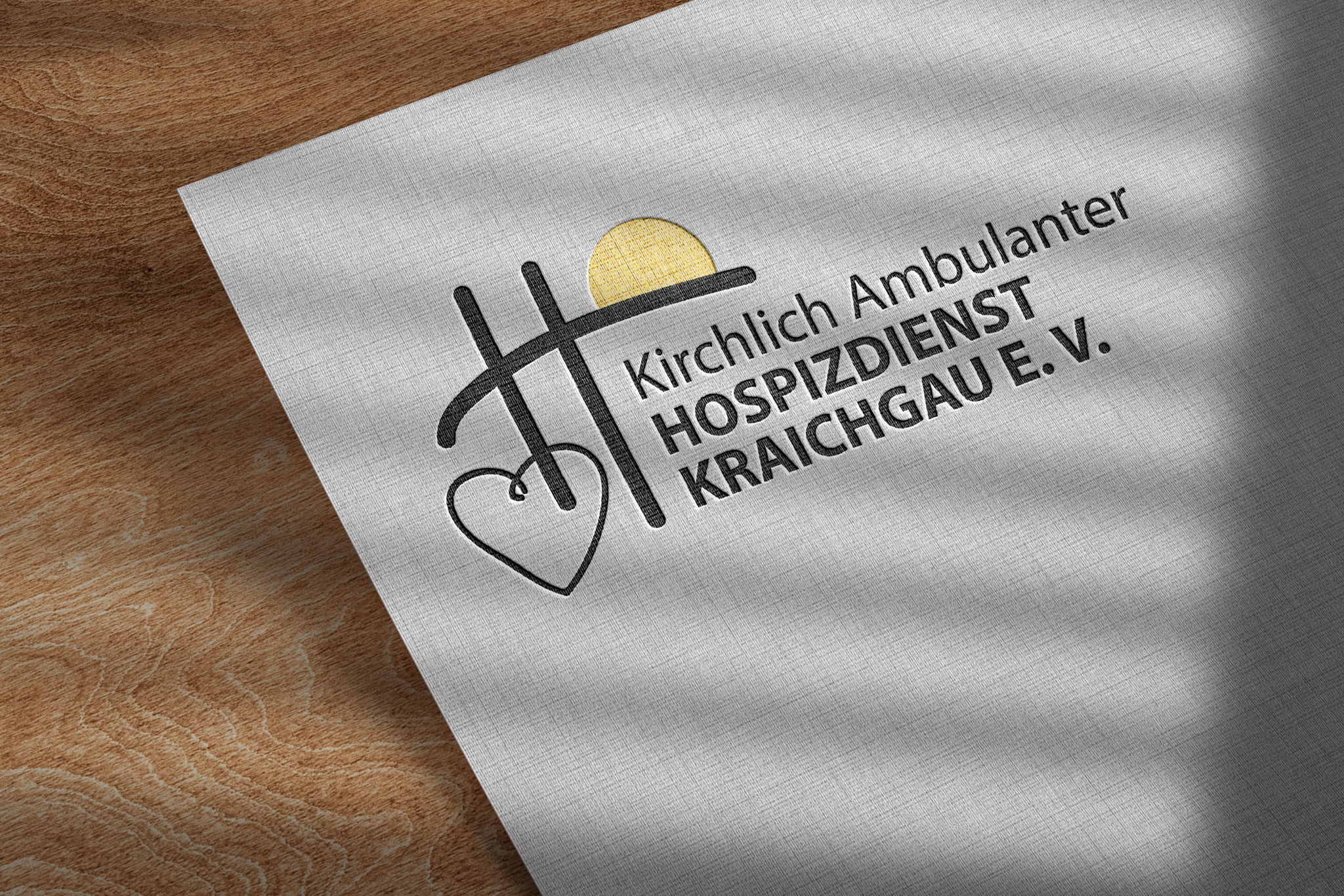 Firmenlogo Hospizdienst als Prägung auf Leinenpapierbogen